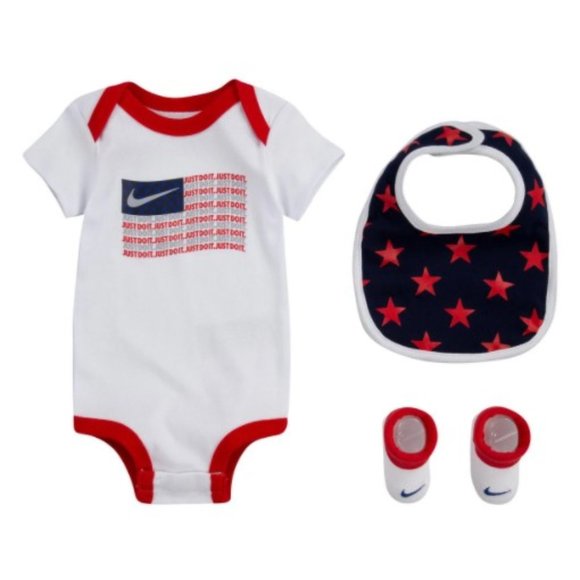 NWT Nike Baby Boys Americana Bodysuit with Bib & Booties Gift Set MSRP $22 White
